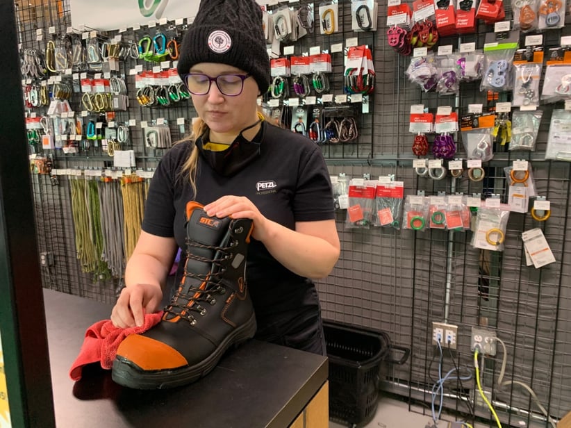 How to clean chainsaw boots